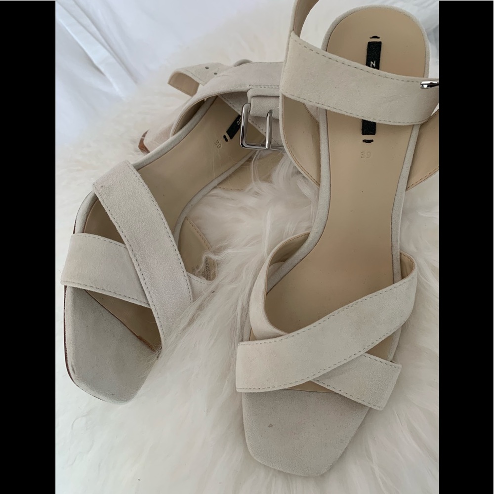 Zara cream sandals size 39